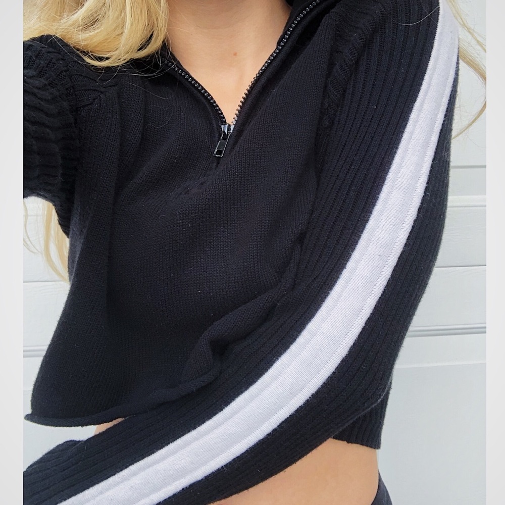 ✨Brandy Melville Striped Quarter Zip✨